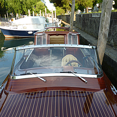 Taxi in legno